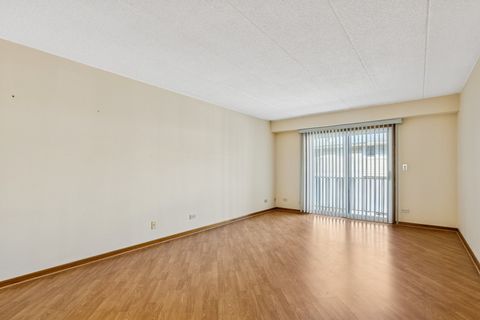 Tiny photo for 724 12th Street #105, Wilmette, IL 60091 (MLS # 12497374)