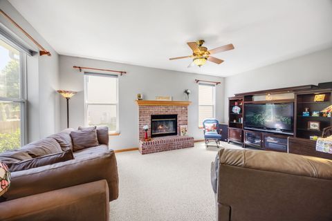 Tiny photo for 325 Forest Trail, South Elgin, IL 60177 (MLS # 12674034)