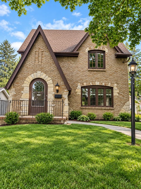 Photo of 623 Robert Avenue, Rockford, IL 61107 (MLS # 12787846)