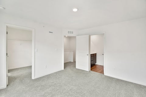 Tiny photo for 2129 Yellowstone Boulevard, Mundelein, IL 60060 (MLS # 12733525)