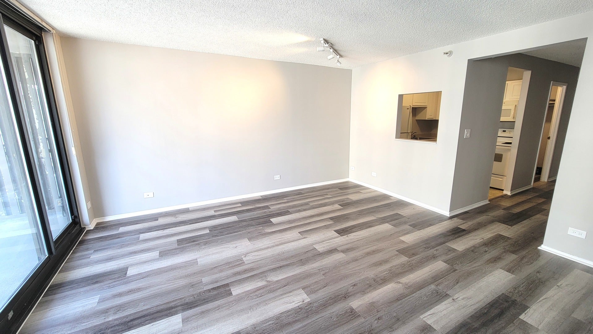 10 E Ontario Street 2406