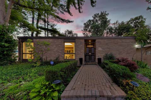 Photo of 9000 Tripp Avenue, Skokie, IL 60076 (MLS # 12688261)