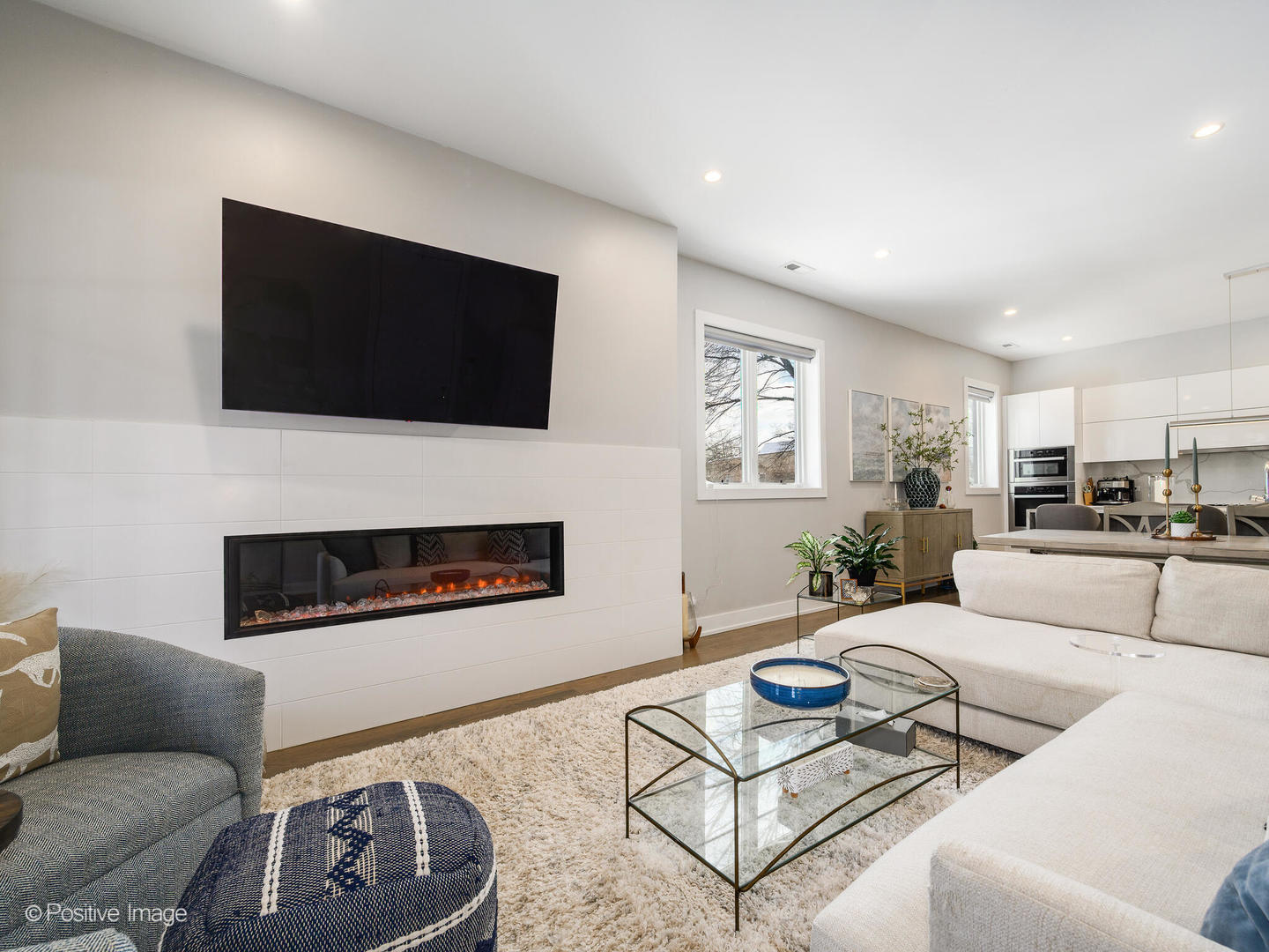 2335 W Montrose Avenue 2