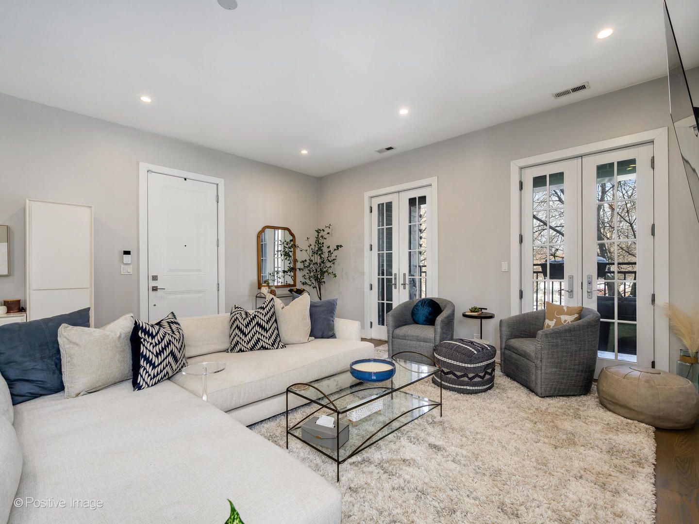 2335 W Montrose Avenue 2