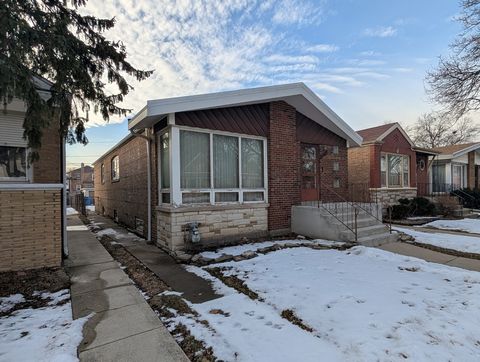 Photo of 8212 S Colfax Avenue, Chicago, IL 60617 (MLS # 12570103)