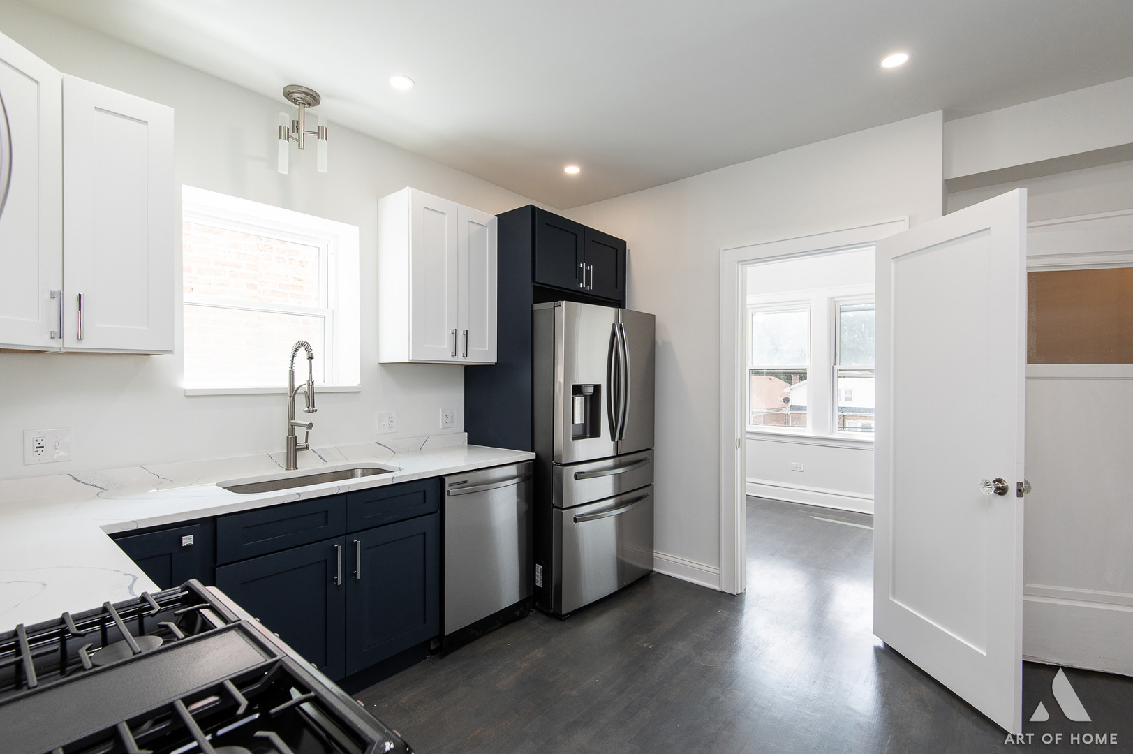 Berwyn, Illinois 60402, United States, 3 Bedrooms Bedrooms, ,1 BathroomBathrooms,Residential,Active,237648