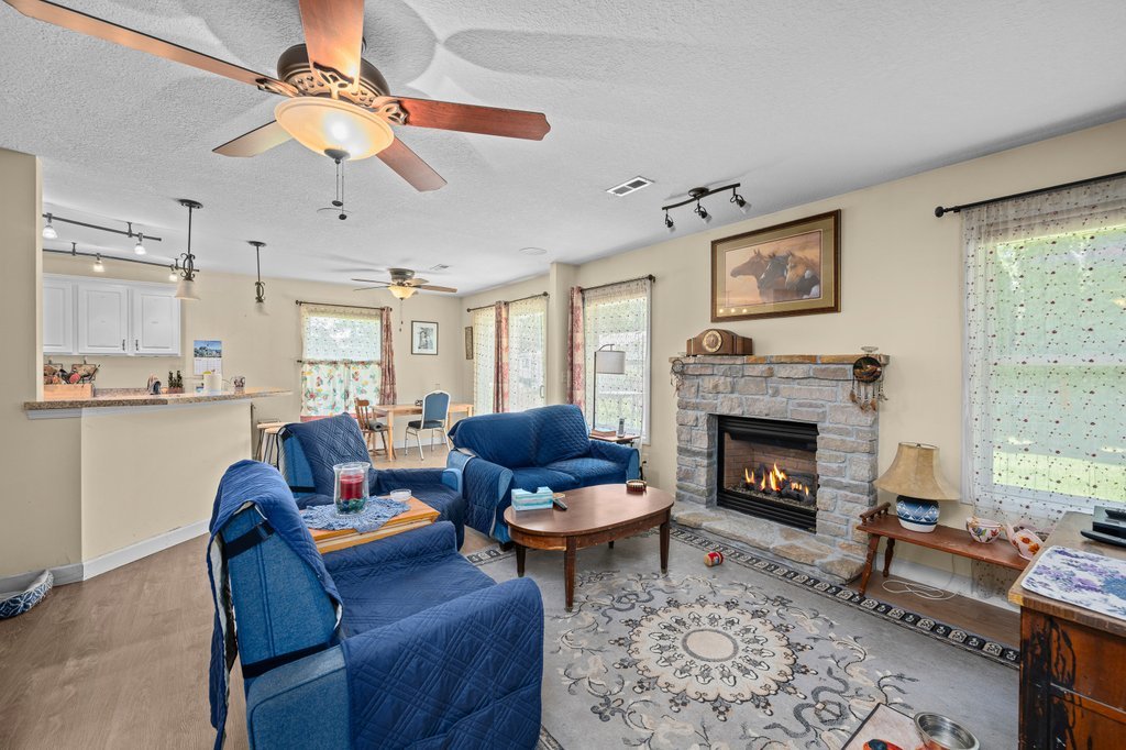 315 E Lotte Street