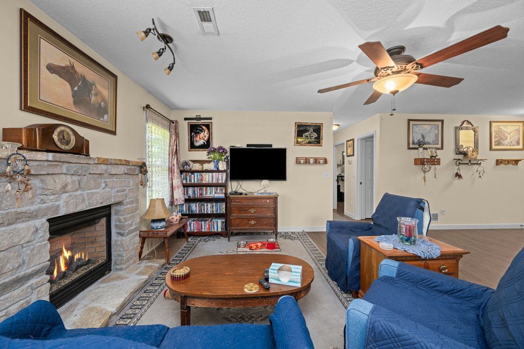 315 E Lotte Street