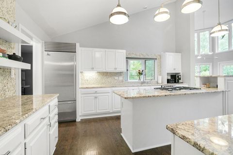 Tiny photo for 55 Trowbridge Circle, Lake Bluff, IL 60044 (MLS # 12492825)