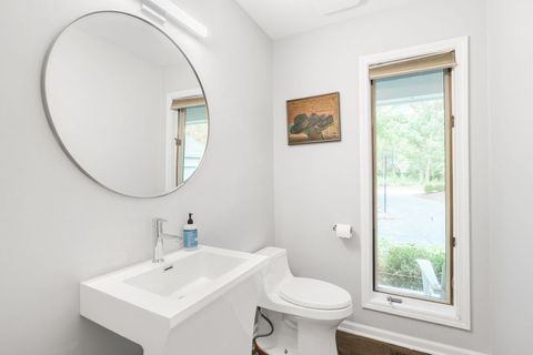 Tiny photo for 55 Trowbridge Circle, Lake Bluff, IL 60044 (MLS # 12492825)