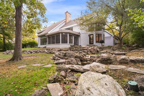 Tiny photo for 55 Trowbridge Circle, Lake Bluff, IL 60044 (MLS # 12492825)