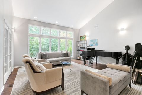 Tiny photo for 55 Trowbridge Circle, Lake Bluff, IL 60044 (MLS # 12492825)