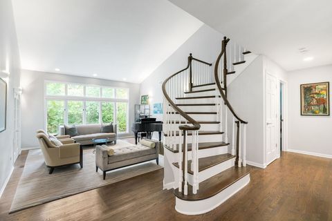 Tiny photo for 55 Trowbridge Circle, Lake Bluff, IL 60044 (MLS # 12492825)