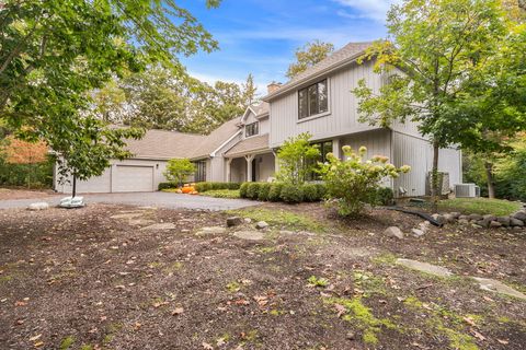 Tiny photo for 55 Trowbridge Circle, Lake Bluff, IL 60044 (MLS # 12492825)