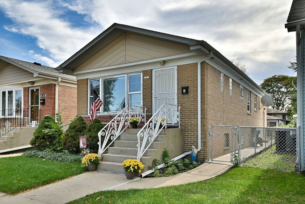 Photo for 7127 W Summerdale Avenue, Chicago, IL 60656 (MLS # 12508071)