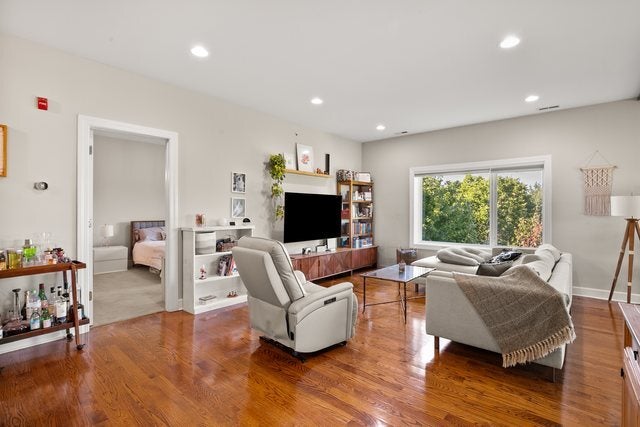 645 Custer Avenue 403