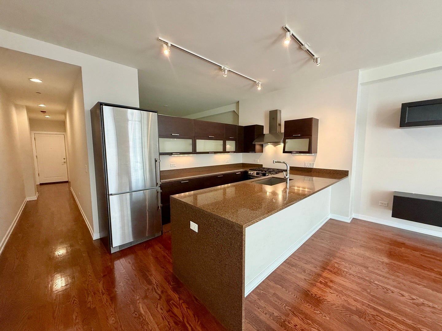 6 N MICHIGAN Avenue 905