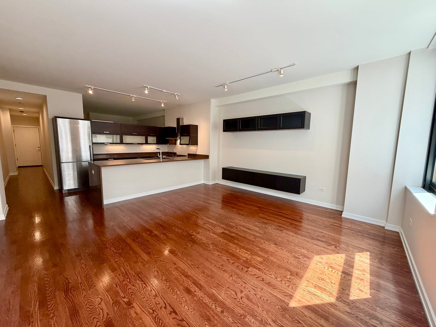 6 N MICHIGAN Avenue 905