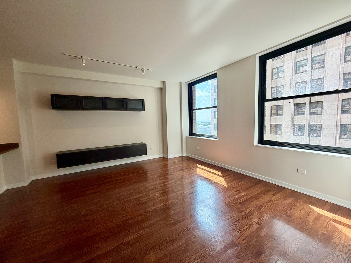 6 N MICHIGAN Avenue 905