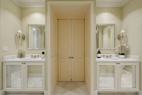 Tiny photo for 159 E Walton Place #7D, Chicago, IL 60611 (MLS # 12723886)