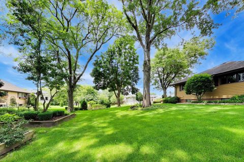 Tiny photo for 16W671 Fern Street, Willowbrook, IL 60527 (MLS # 12693868)
