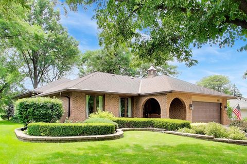 Tiny photo for 16W671 Fern Street, Willowbrook, IL 60527 (MLS # 12693868)