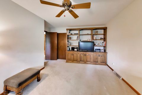 Tiny photo for 16W671 Fern Street, Willowbrook, IL 60527 (MLS # 12693868)