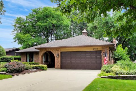 Tiny photo for 16W671 Fern Street, Willowbrook, IL 60527 (MLS # 12693868)