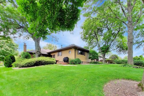 Tiny photo for 16W671 Fern Street, Willowbrook, IL 60527 (MLS # 12693868)