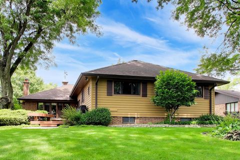 Tiny photo for 16W671 Fern Street, Willowbrook, IL 60527 (MLS # 12693868)