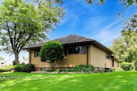 Tiny photo for 16W671 Fern Street, Willowbrook, IL 60527 (MLS # 12693868)