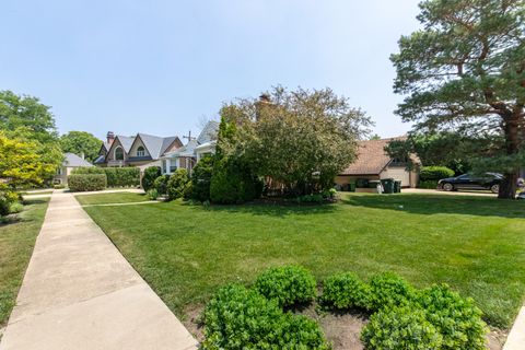 Tiny photo for 907 Wilkinson Parkway, Park Ridge, IL 60068 (MLS # 12512624)