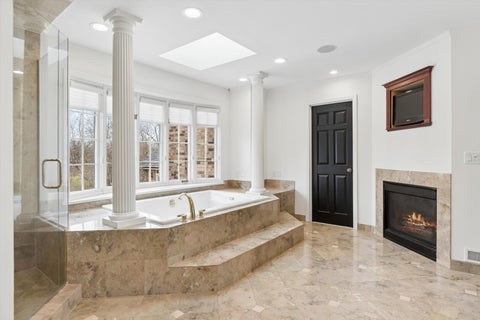 Tiny photo for 9 Squire Lane, St. Charles, IL 60174 (MLS # 12408553)
