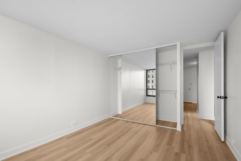 Tiny photo for 2020 N Lincoln Park W Park #6E, Chicago, IL 60614 (MLS # 12510769)