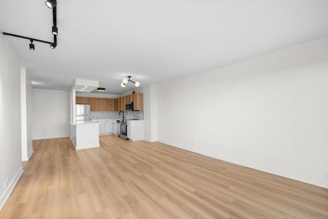 Tiny photo for 2020 N Lincoln Park W Park #6E, Chicago, IL 60614 (MLS # 12510769)