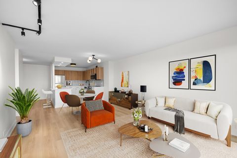 Tiny photo for 2020 N Lincoln Park W Park #6E, Chicago, IL 60614 (MLS # 12510769)