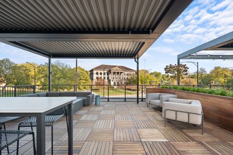 Tiny photo for 2020 N Lincoln Park W Park #6E, Chicago, IL 60614 (MLS # 12510769)