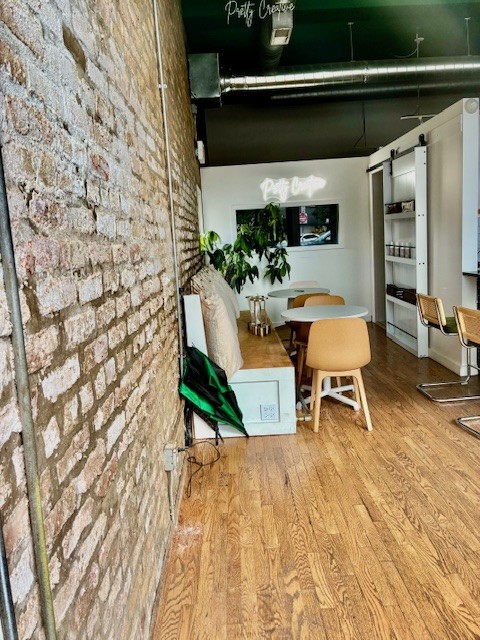 529 N Milwaukee Avenue