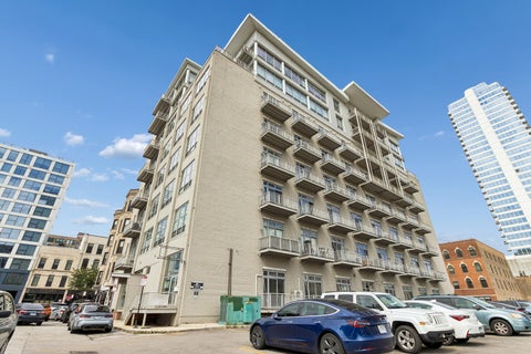 Photo of 770 W Gladys Avenue #304, Chicago, IL 60661 (MLS # 12780772)