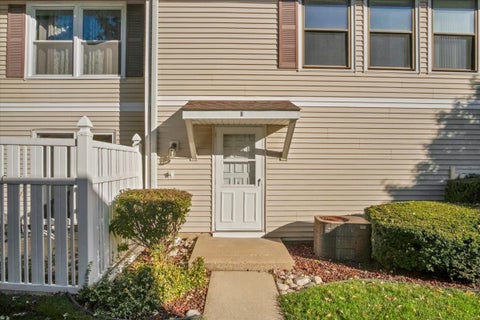 Photo of 15340 Holly Court #B, Oak Forest, IL 60452 (MLS # 12790512)