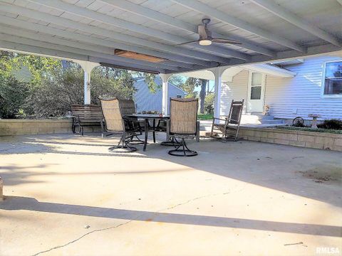 Tiny photo for 901 LOCUST Street, Vienna, IL 62995 (MLS # EB460207)