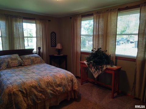 Tiny photo for 901 LOCUST Street, Vienna, IL 62995 (MLS # EB460207)