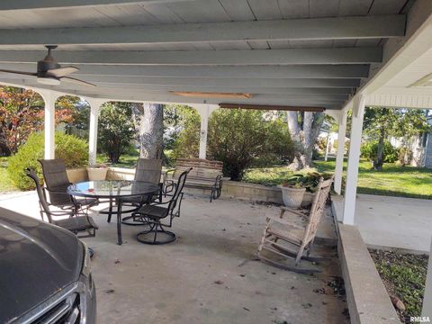 Tiny photo for 901 LOCUST Street, Vienna, IL 62995 (MLS # EB460207)