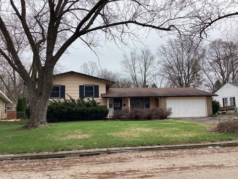 416 10th Court St. Charles IL 60174