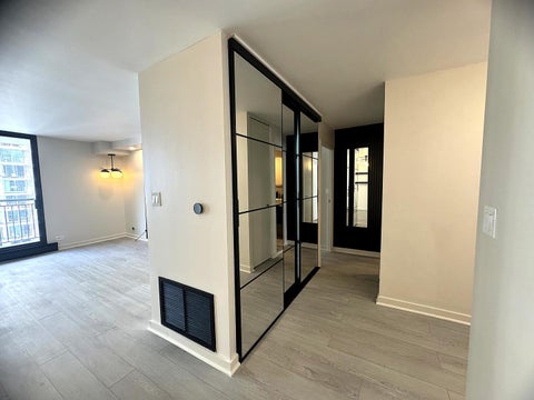 Tiny photo for 6007 N Sheridan Road #20H, Chicago, IL 60660 (MLS # 12706580)