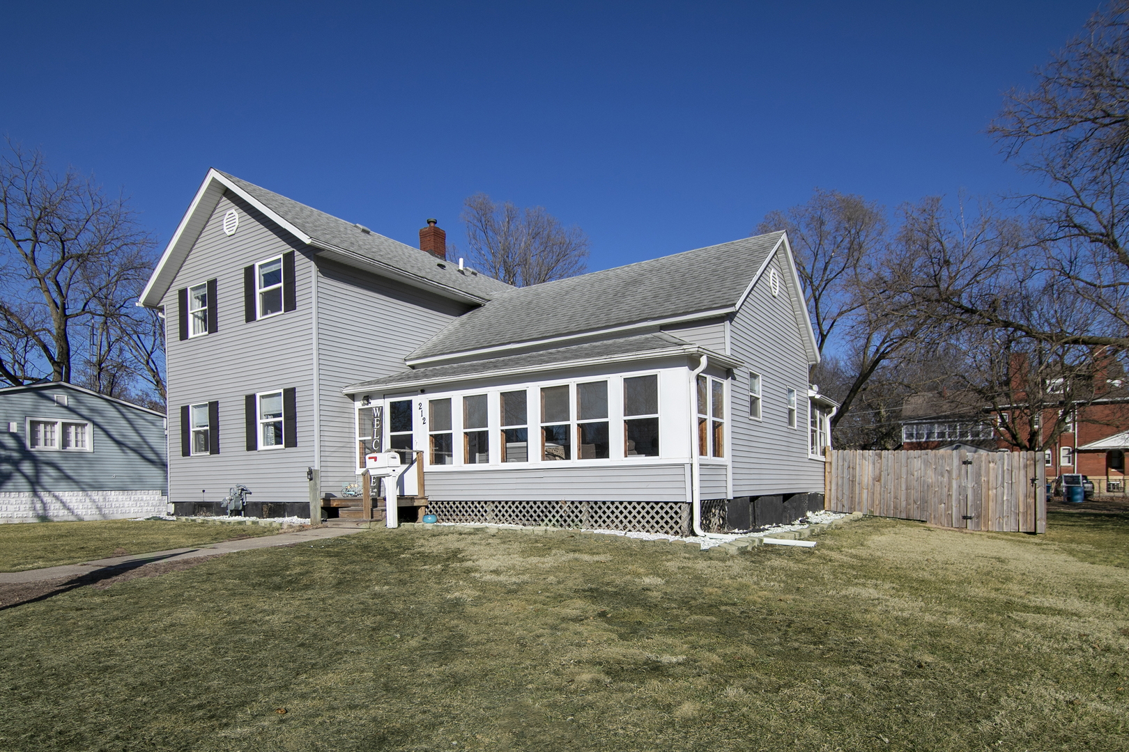 212 N MARKET Street