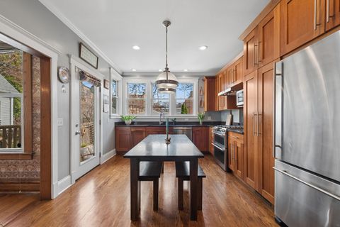 Tiny photo for 5247 N MAGNOLIA Avenue, Chicago, IL 60640 (MLS # 12584283)