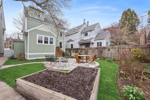 Tiny photo for 5247 N MAGNOLIA Avenue, Chicago, IL 60640 (MLS # 12584283)