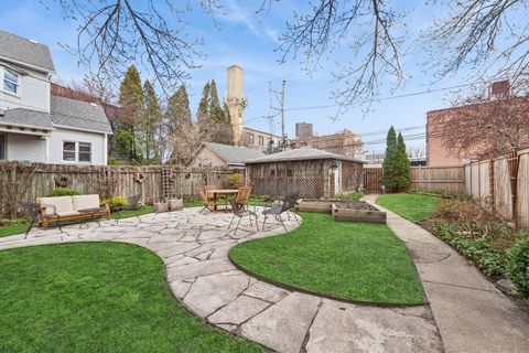 Tiny photo for 5247 N MAGNOLIA Avenue, Chicago, IL 60640 (MLS # 12584283)