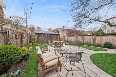 Tiny photo for 5247 N MAGNOLIA Avenue, Chicago, IL 60640 (MLS # 12584283)